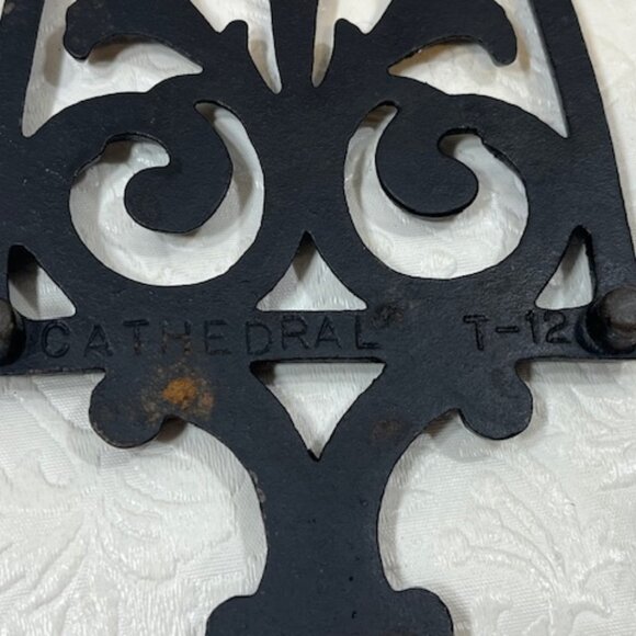 VTG Cathedral Cast Iron 3-Footed Trivet Pot Rest Dinner Serving Table 9"x4" - Picture 10 of 12